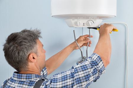Choosing Between Water Heater Repair & Replacement